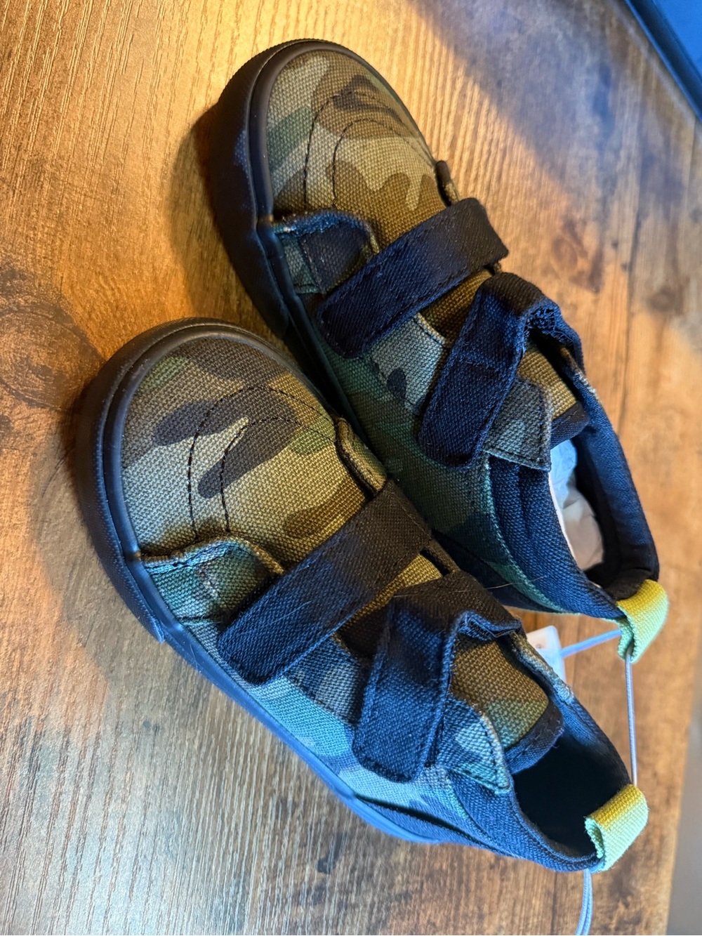 Old Navy Toddler Camo Hook & Loop Sneakers Size 9 New With Tags
